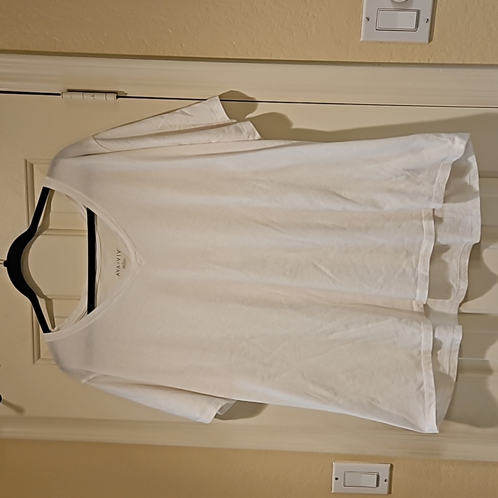 Ava and Viv V-neck White Tee Size 2x - Picture 1 of 5
